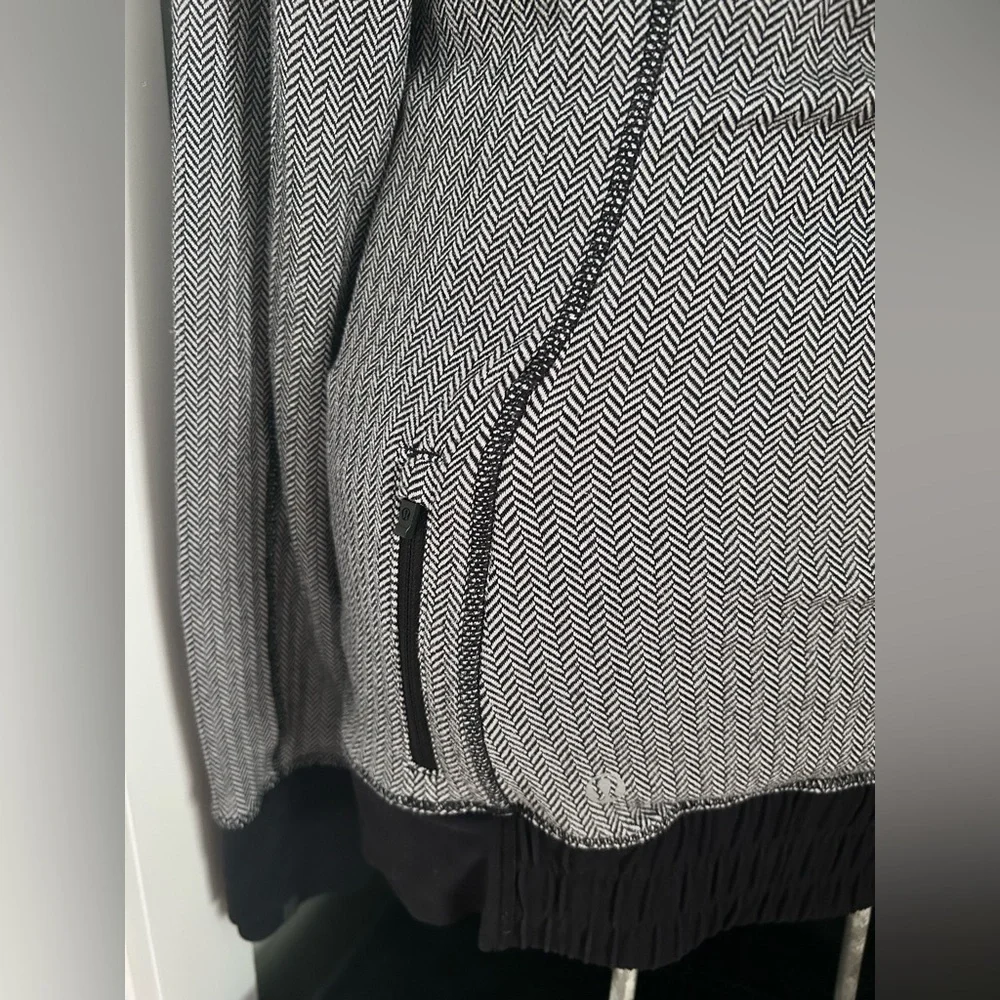 Lululemon Think Fast Hoodie - Picture 8 of 9